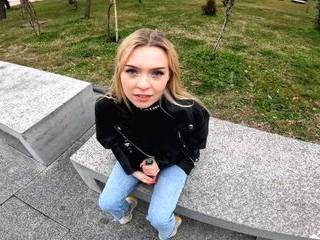 Негры ебут до сквирта блондинку